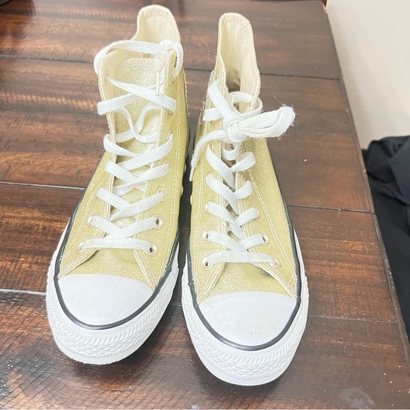 Converse Shoes - Converse Gold High Top women’s size 10